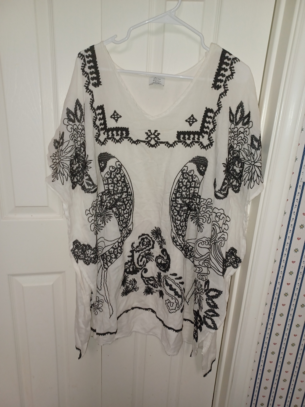 Zara Trafaluc Embroidered White V-Neck Tunic Top Coverup Black Floral Design